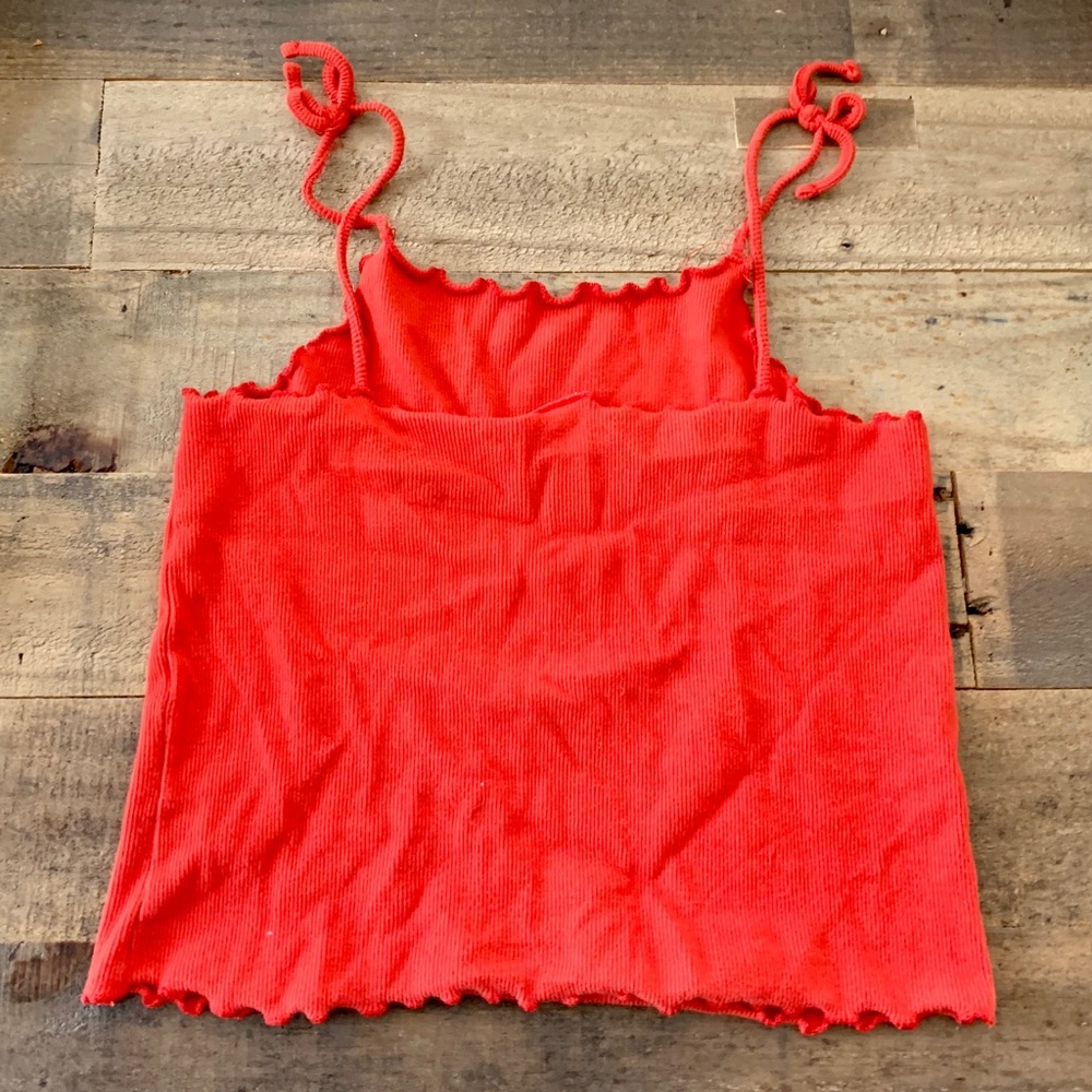 CURLED EDGES TANKTOP
